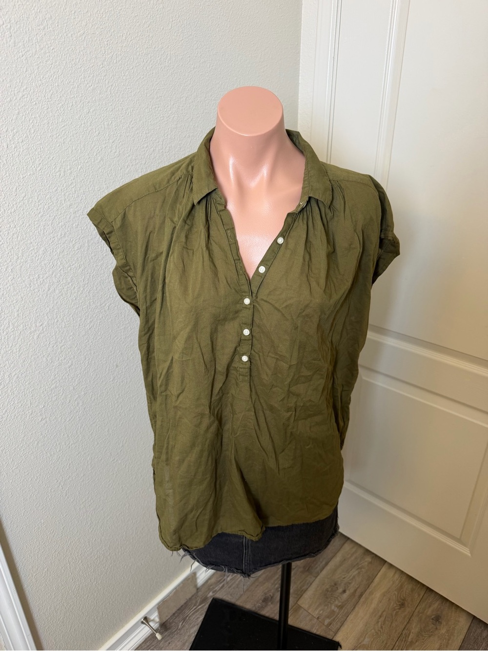 GAP Olive Green Short Sleeve Button-Front Women's Top